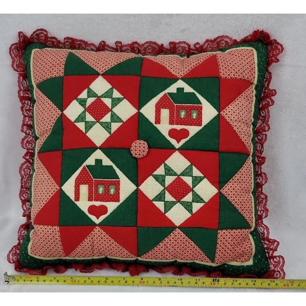 Country House 14 Inch Christmas Colors Throw Pillow With Lace Boarder